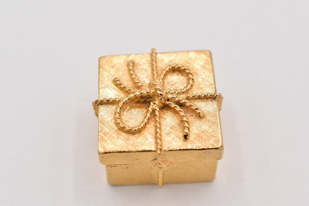 Estee Lauder Gold Mini Present Box Bow Trinket EMPTY Compact Solid Perfume Rare